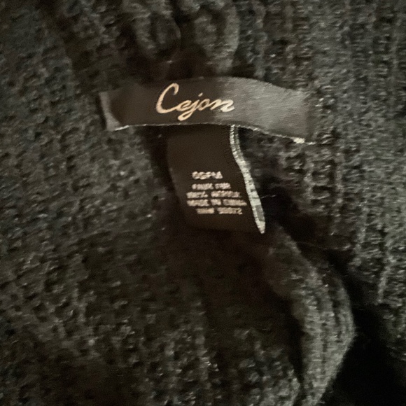 * Knitted Faux Fur Collared Shawl * - Picture 5 of 5